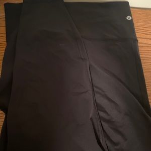 Size 20 lululemon wunder under leggings.
